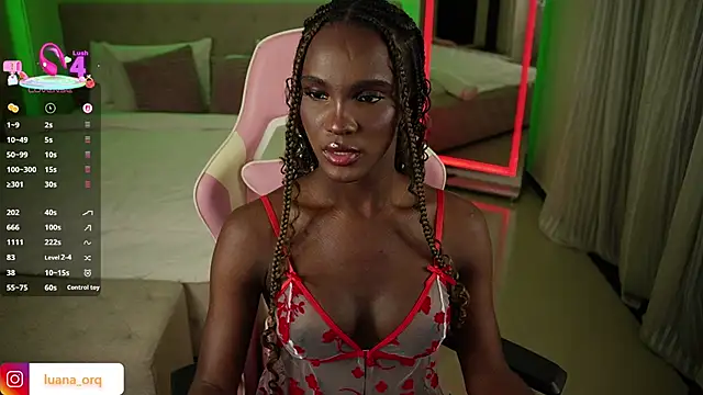 LuanaRisque online show from December 23, 2025, 8:35 am