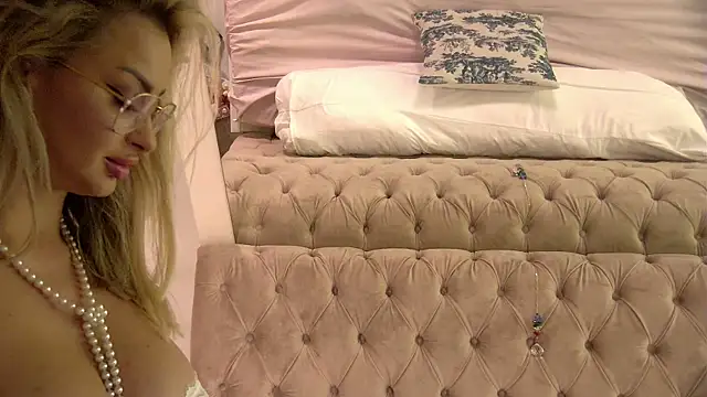 Snapshot of Denisse_Perry chatting on September 10, 2025, 11:04 pm Denisse Perry online show from September 10, 2025, 11:04 pm