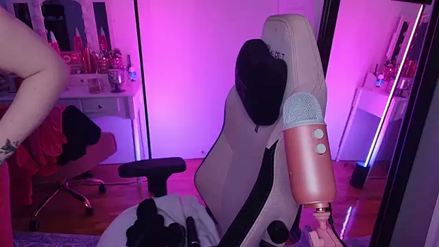 rachelbrooksxx online show from January 18, 2026, 8:23 pm