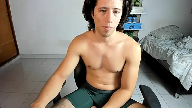 imtonny19 online show from January 8, 2026, 2:39 am