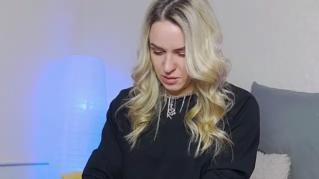 Snapshot of SofiJames chatting on March 6, 2025, 6:19 am SofiJames online show from March 6, 2025, 6:19 am