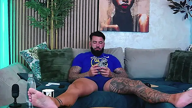 masterkingofmusclee online show from June 3, 2026, 7:53 am
