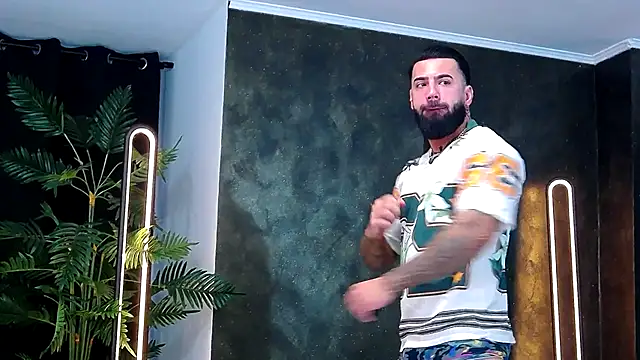 masterkingofmusclee online show from November 11, 2025, 7:36 am