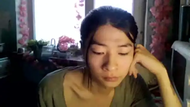 CarlyJoy online show from November 30, 2025, 11:33 am