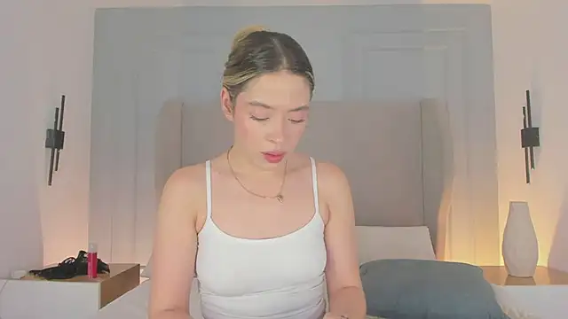 chloe d online show from April 11, 2026, 12:31 pm