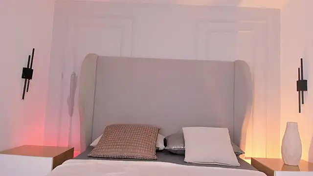 chloe d online show from November 28, 2025, 12:27 pm