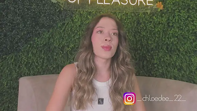 Snapshot of chloe_d chatting on October 17, 2025, 11:23 am chloe d online show from October 17, 2025, 11:23 am