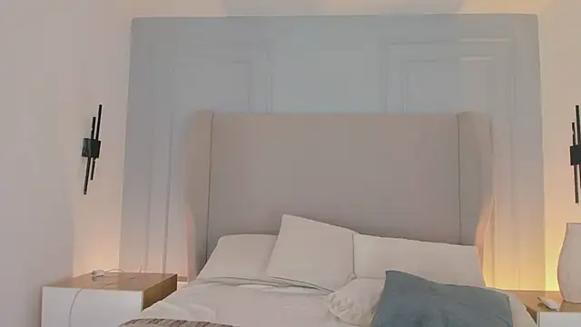 chloe d online show from April 20, 2026, 1:45 pm