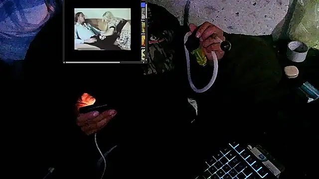Snapshot of Boneart chatting on July 3, 2026, 7:37 am Boneart online show from July 3, 2026, 7:37 am