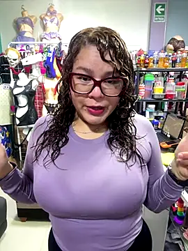 ROSALIALUCY online show from November 7, 2025, 12:31 pm