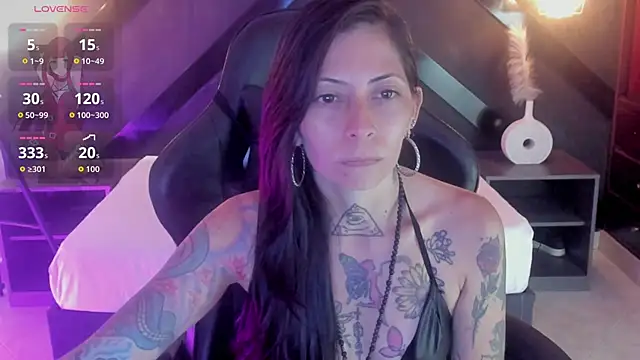 Snapshot of dark_gotica chatting on June 16, 2026, 7:25 pm dark gotica online show from June 16, 2026, 7:25 pm