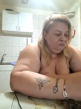 AriannaMilf online show from November 7, 2025, 9:30 pm