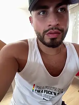 Juan Castano online show from January 28, 2025, 7:21 pm