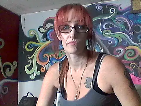 Snapshot of 4EyedSluttyGinger chatting on May 8, 2026, 10:57 pm 4EyedSluttyGinger online show from May 8, 2026, 10:57 pm