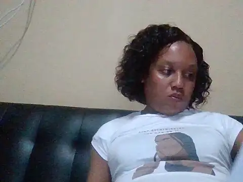 Snapshot of ShooingBunch chatting on October 8, 2025, 1:12 pm ShooingBunch online show from October 8, 2025, 1:12 pm