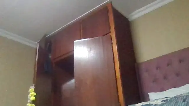 Snapshot of ShooingBunch chatting on December 3, 2025, 5:12 pm ShooingBunch online show from December 3, 2025, 5:12 pm