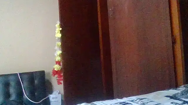 Snapshot of ShooingBunch chatting on December 4, 2025, 2:38 pm ShooingBunch online show from December 4, 2025, 2:38 pm