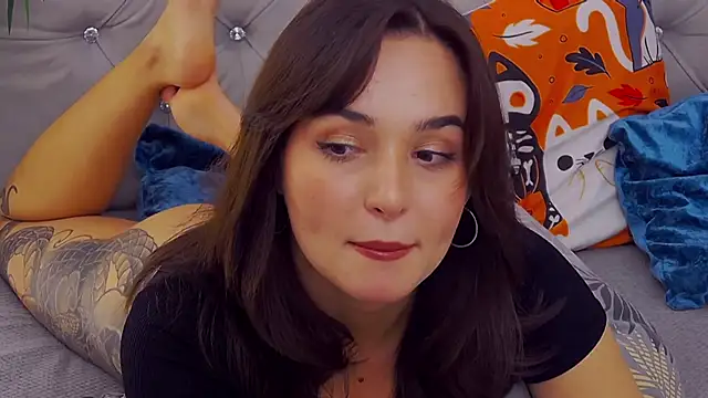 Snapshot of MeIisaLove chatting on October 19, 2025, 2:42 pm MeIisaLove online show from October 19, 2025, 2:42 pm