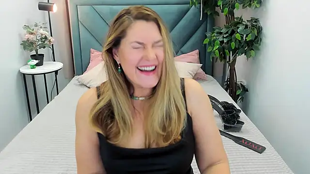 Adele Russo online show from October 14, 2025, 4:40 pm