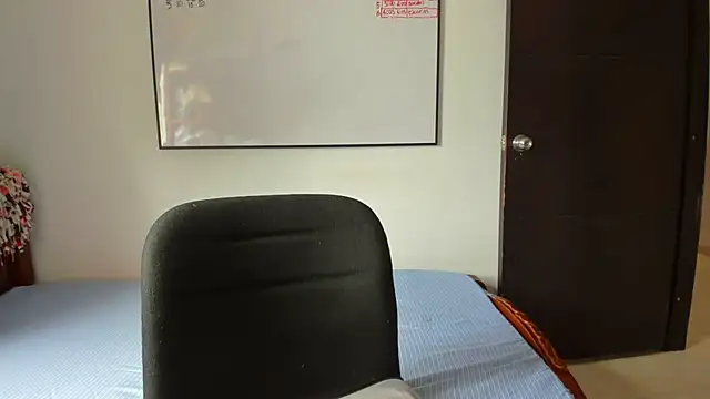 Snapshot of squirttati33 chatting on June 4, 2026, 5:06 pm squirttati33 online show from June 4, 2026, 5:06 pm