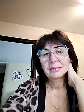 Snapshot of AlbinaXPretty chatting on October 26, 2025, 7:31 am AlbinaXPretty online show from October 26, 2025, 7:31 am