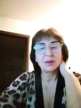 Snapshot of AlbinaXPretty chatting on November 12, 2025, 8:01 pm AlbinaXPretty online show from November 12, 2025, 8:01 pm