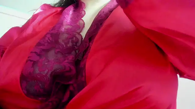 dolly zoe online show from October 24, 2025, 4:33 am