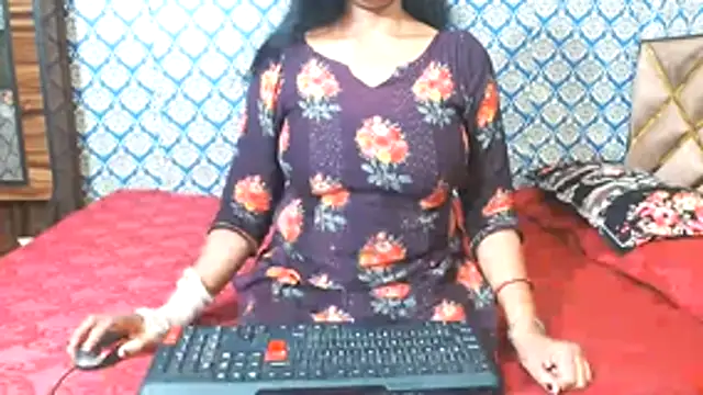nikitahot3 online show from November 5, 2025, 3:04 pm