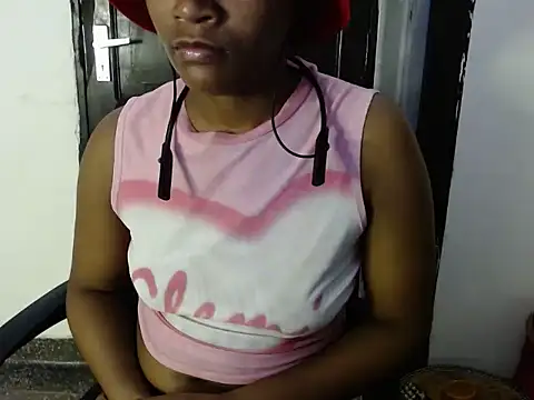 Snapshot of savage_laura chatting on December 5, 2025, 7:18 am savage laura online show from December 5, 2025, 7:18 am