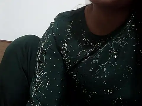 shekira99 online show from October 13, 2025, 7:26 pm