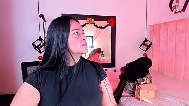 Snapshot of lucia_vonne_ chatting on January 7, 2026, 1:38 pm lucia vonne online show from January 7, 2026, 1:38 pm