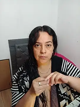 lucia vonne  online show from June 4, 2026, 3:11 am