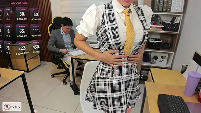 Snapshot of Office_Naughty_Girl chatting on October 28, 2025, 5:45 pm Office Naughty Girl online show from October 28, 2025, 5:45 pm