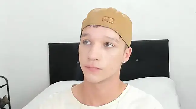 angelcortes online show from December 28, 2024, 1:59 pm