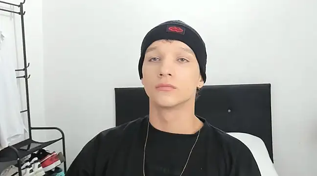 angelcortes online show from December 27, 2024, 11:06 am