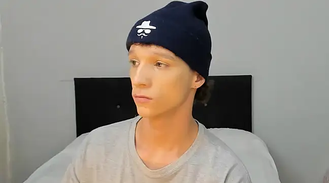 angelcortes online show from March 22, 2025, 10:49 am