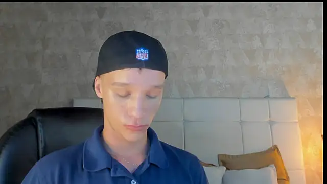 angelcortes online show from January 11, 2026, 7:32 pm