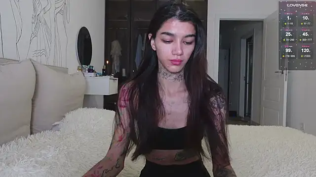 vinkitinkii online show from November 13, 2025, 3:43 am