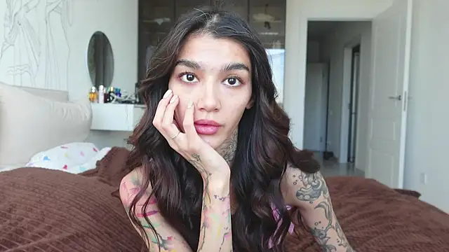 vinkitinkii online show from October 7, 2025, 6:47 am