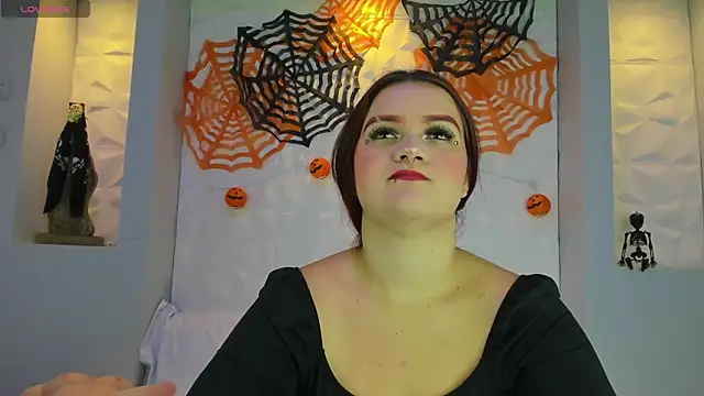 Snapshot of MelanieKlaus chatting on November 1, 2025, 11:15 am MelanieKlaus online show from November 1, 2025, 11:15 am