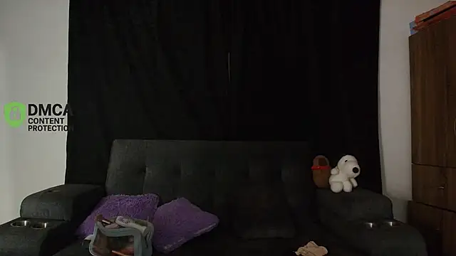 yungelitamor  online show from April 19, 2026, 5:19 am