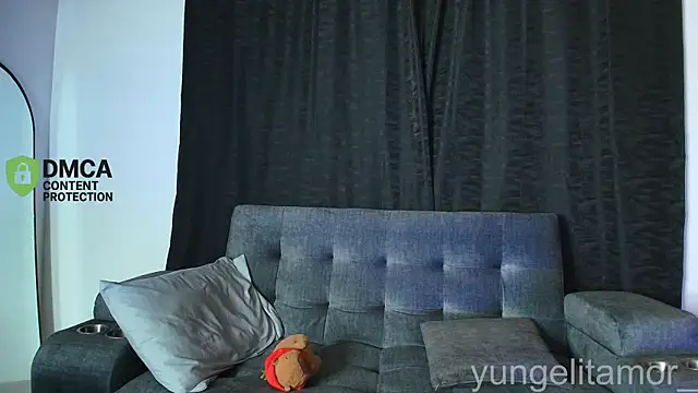 yungelitamor  online show from November 14, 2025, 5:22 am