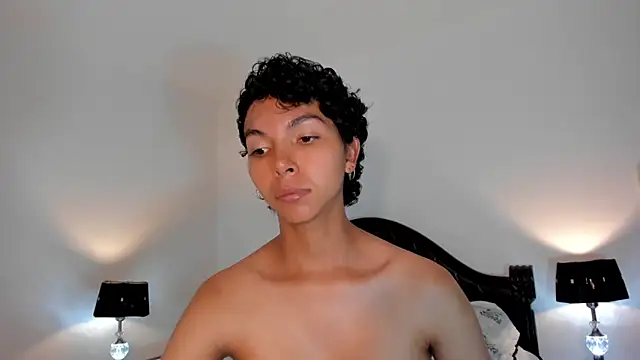 xhenisa  online show from March 10, 2025, 8:45 pm