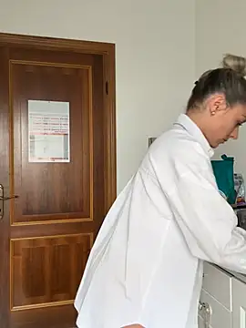 Snapshot of petrouchkaaa_ chatting on February 5, 2026, 8:54 am petrouchkaaa online show from February 5, 2026, 8:54 am