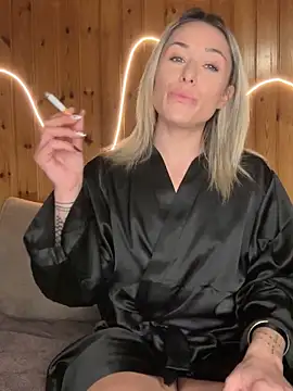 Snapshot of petrouchkaaa_ chatting on February 23, 2026, 11:44 am petrouchkaaa online show from February 23, 2026, 11:44 am