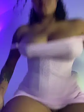 Snapshot of charlotteeruss chatting on December 2, 2025, 5:09 am charlotteeruss online show from December 2, 2025, 5:09 am