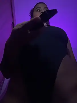 charlotteeruss online show from April 19, 2026, 1:39 am