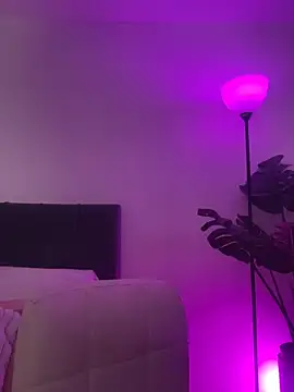 charlotteeruss online show from March 19, 2026, 4:56 am