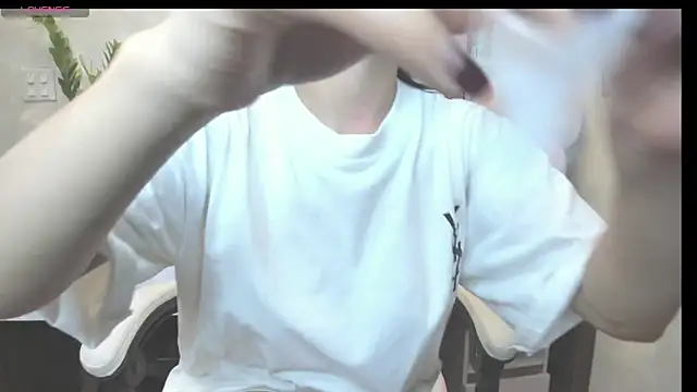 Snapshot of Mimini- chatting on October 1, 2025, 4:17 am Mimini- online show from October 1, 2025, 4:17 am