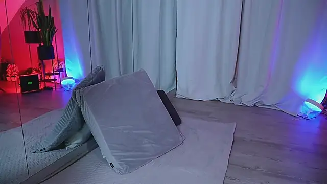 hotmilfbitch online show from March 13, 2025, 11:05 pm